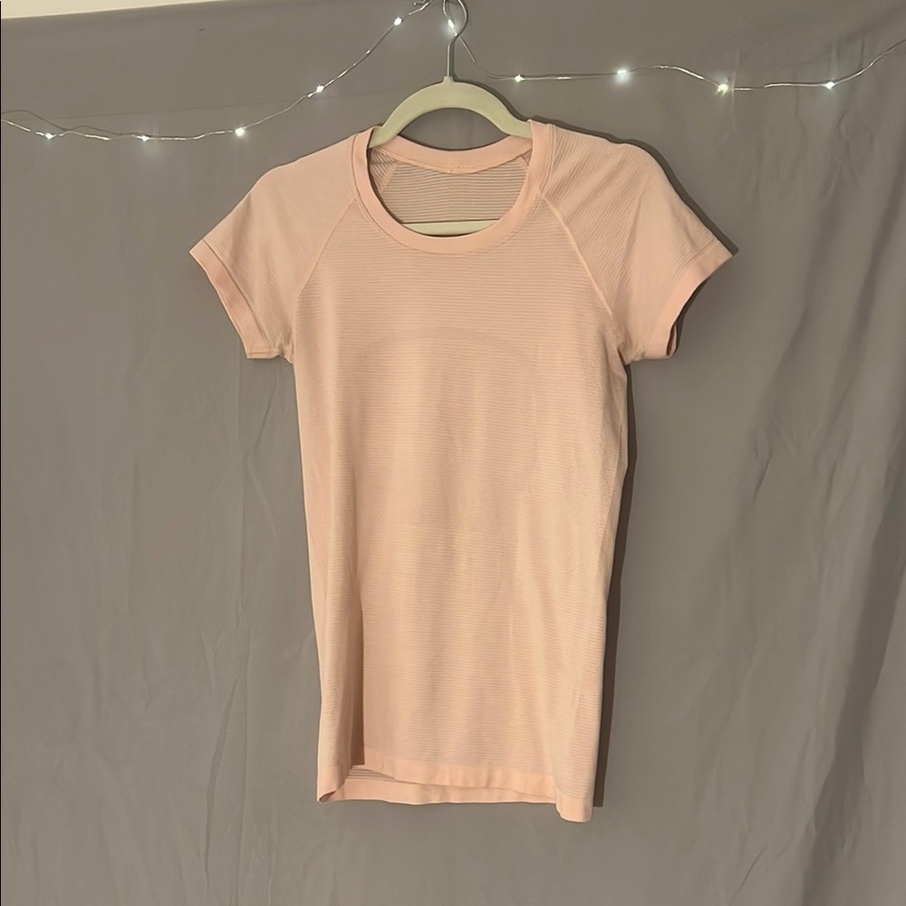 Lululemon swiftly tech short sleeve size 6